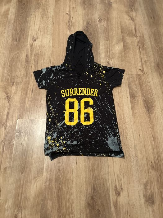 Vand tricou negru pictat