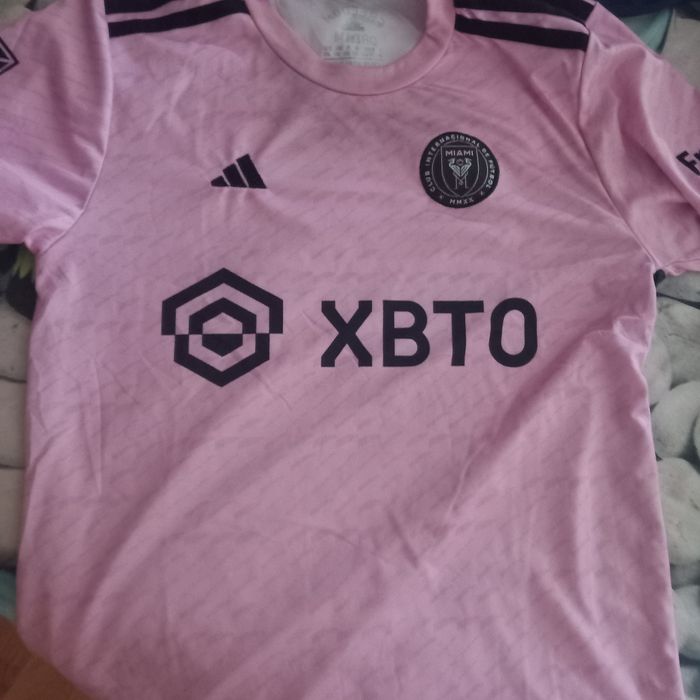 Vand tricouri de fotbal noi