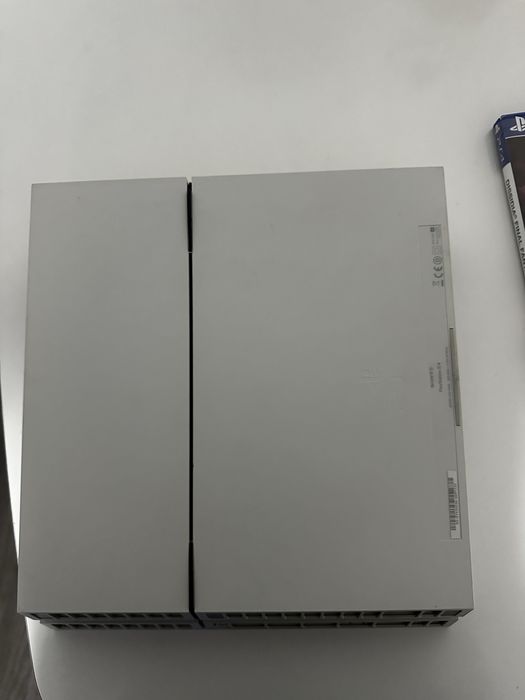 Продавам PlayStation 4