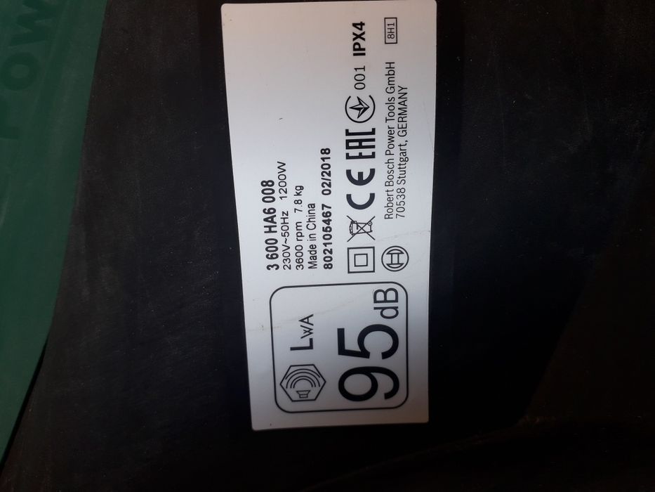 Masina de tuns iarba bosch arm 32