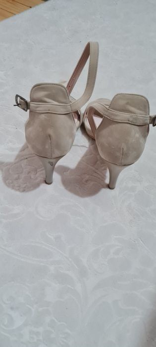 Токчета бежови   .