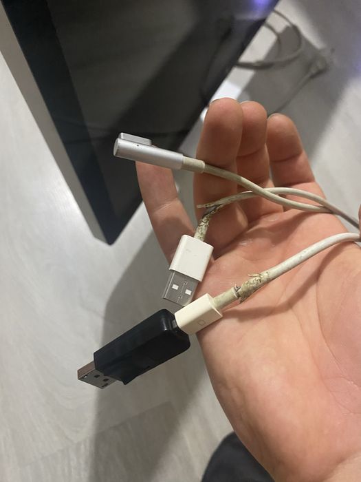 Monitor Apple LED Cinema Display 27" | Rezoluție 2K | Defect Cablu