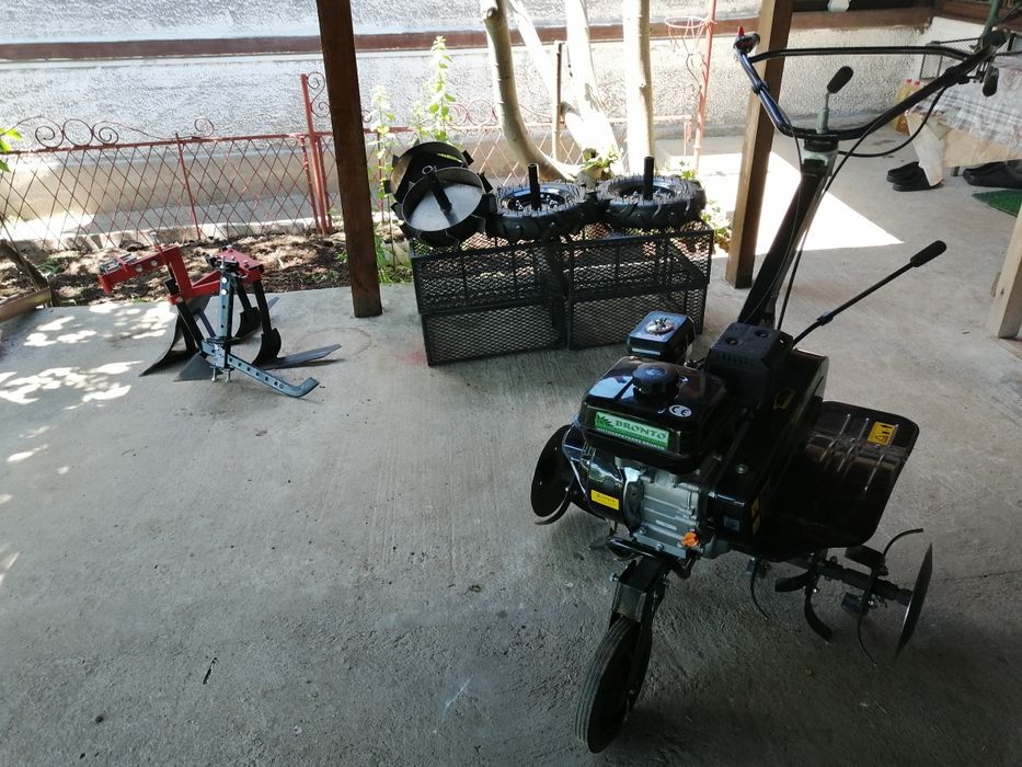 Vând motosapa BRONTO cu accesorii