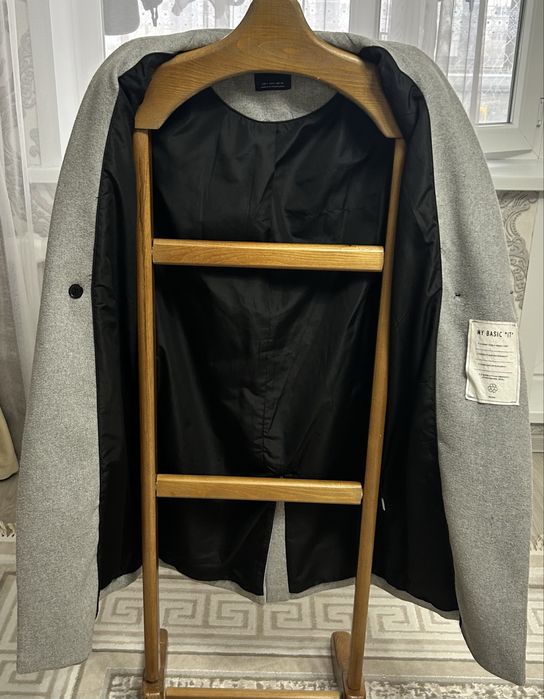 Продам пальто серое