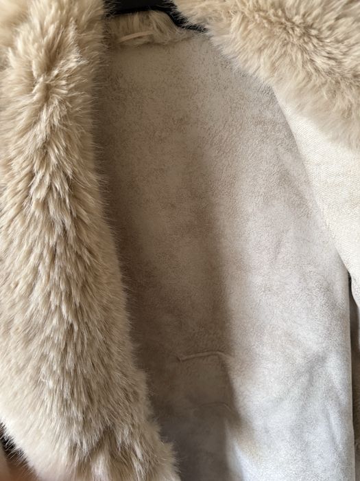 Луксозно дамско палто от полуестествена кожа с пухена яка