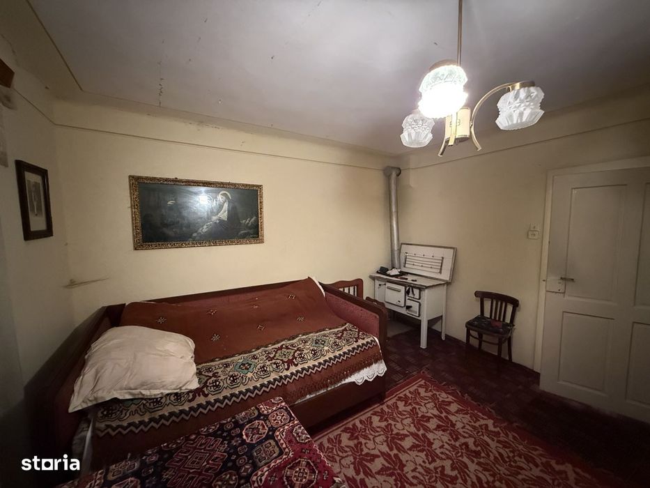 Casă cu curte și anexe în Poiana Sibiului