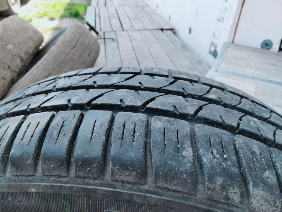 Продам резину 195/60P15