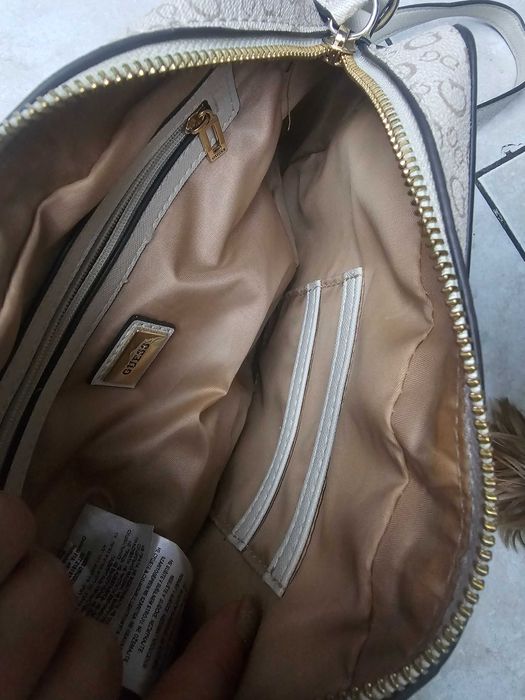 Чанка Guess през рамо, нова, бежева