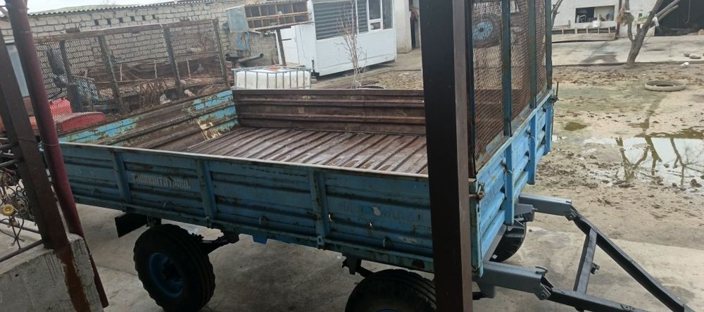 Traktor prseb sotiladi