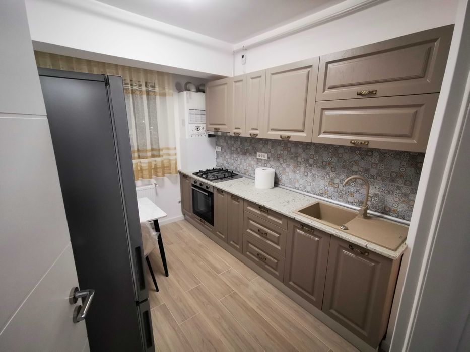Închiriez apartament 3 camere, situat în zona Berceni, bloc nou