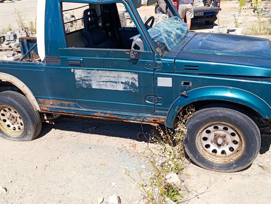 Vând doua bucăți Suzuki Samurai 1.9D