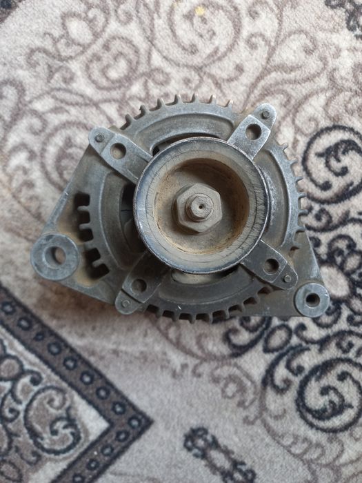 Продам генератор на автомобиль Тойота