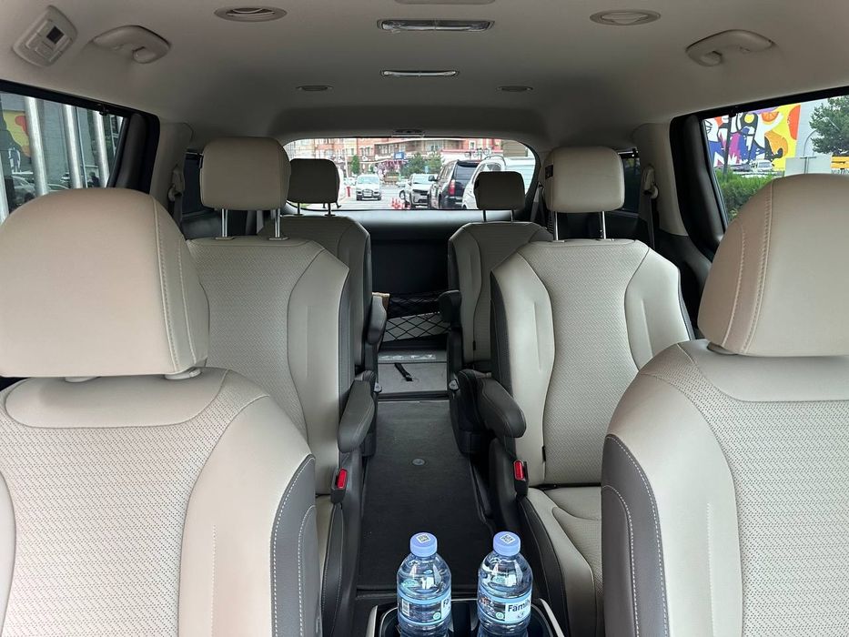 Трансфер из аэропорта и сопровождение из отеля.