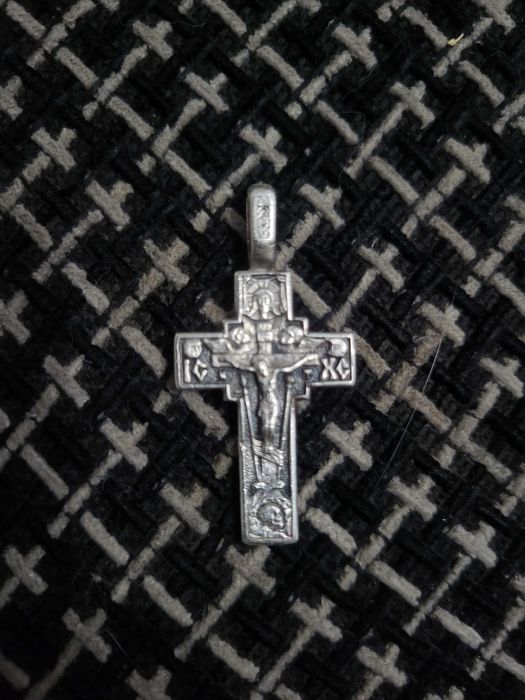 Цепочка и нательный крест