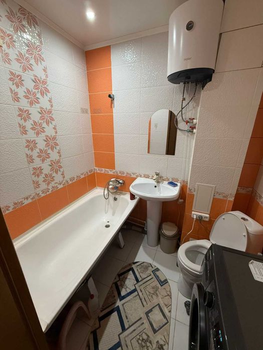 продается 2 ком квартира район Жазира