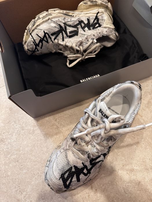 Оригинални Balenciaga–Ръчно рисуван модел, Чисто нови, неносени