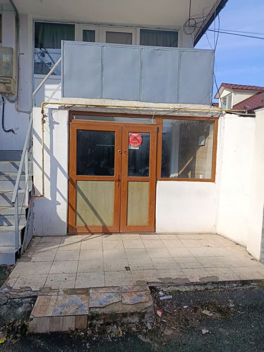 Vând spatiu comercial, teren proprietate, persoana fizica
