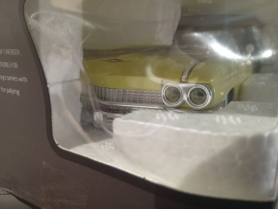 Модель 1:24 Подарок Cadillac Eldorado Biarritz