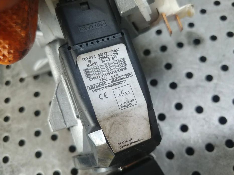 contact cu cheie  toyota verso r2 -0f030