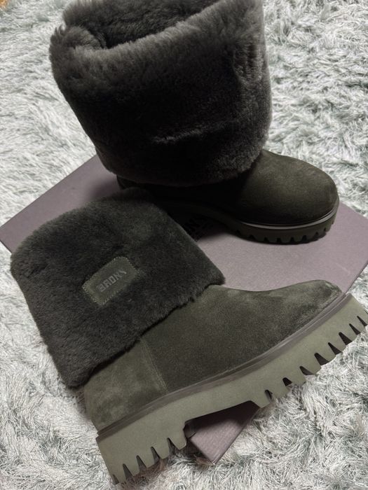 Vand ghete din piele intoarsa