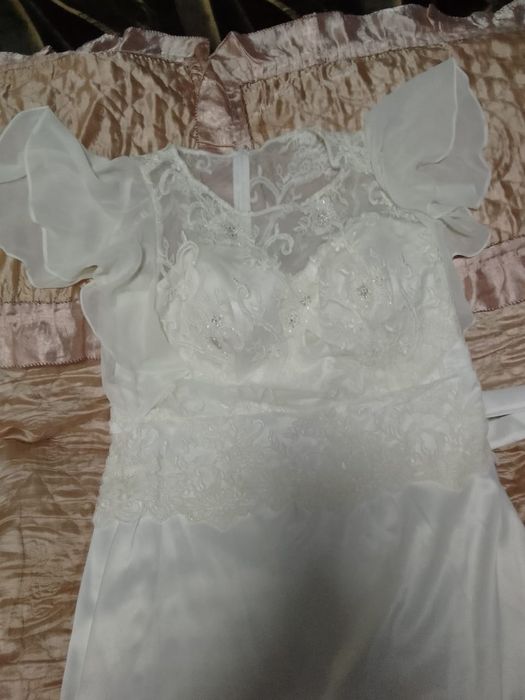 Продам свадебное платье и туфли белые!