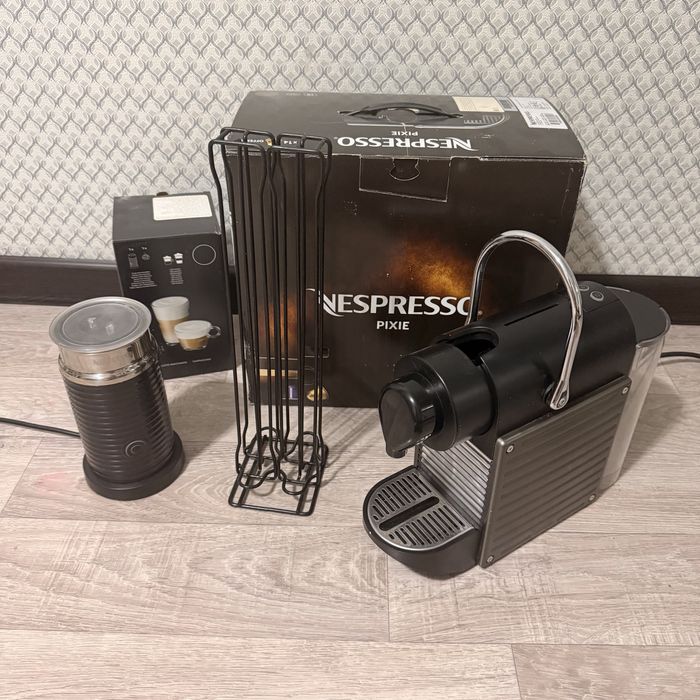 Nespresso Pixie Steel + Nespresso Aeroccino 3
