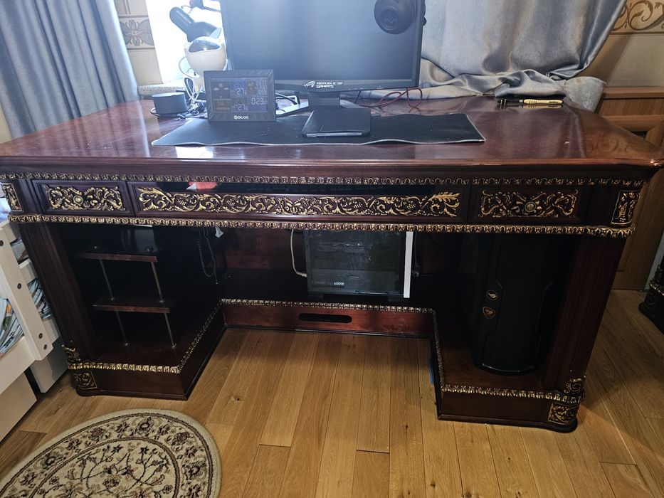 Комод стол и стул