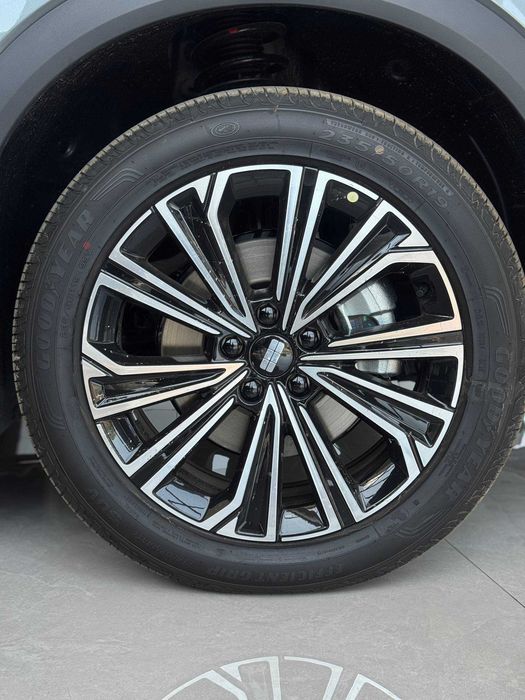 Geely EX5 EM-i gibrid nalichida muddatli tolov ga ham beriladi