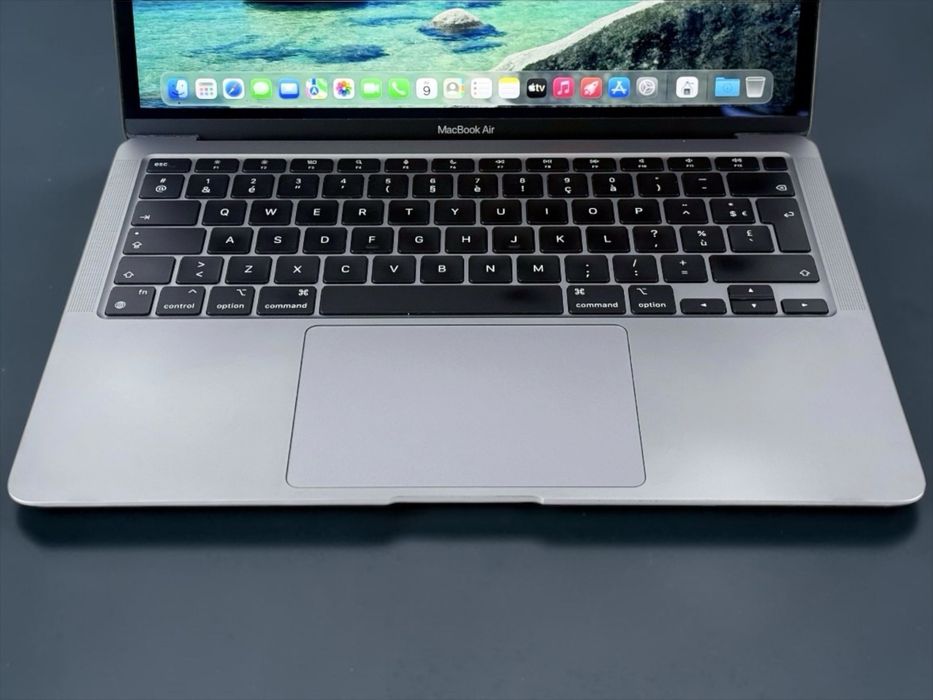 Apple MacBook Air 13 inch M1 8RAM 512GB Перфектен! Гаранция!