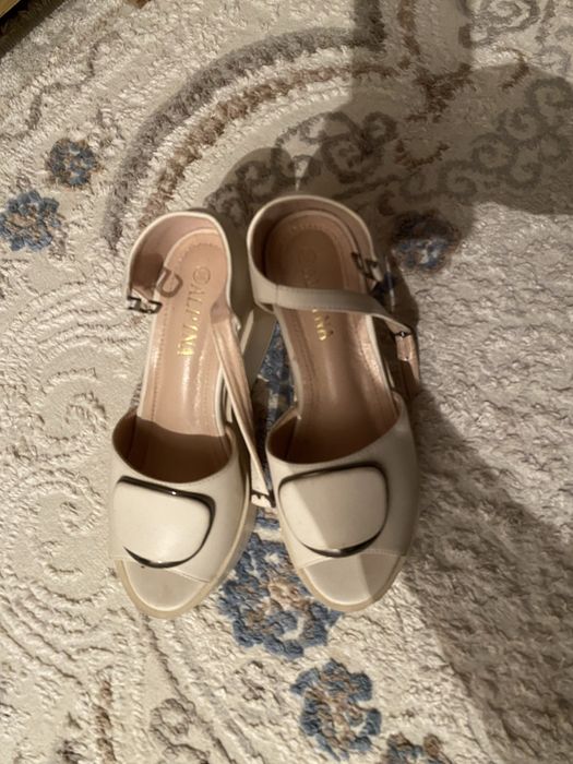 Платформа каблук продается один раз только носила