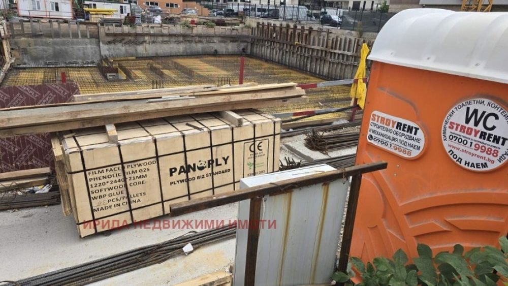 Тристаен апартамент в Младост 2 с 17кв.м двор