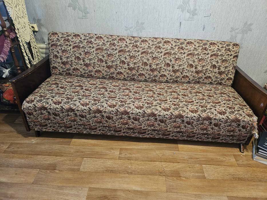 Отдам даром диван б/у