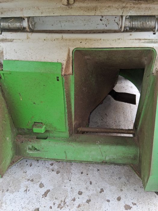 Vând mașină de tuns gazon pe benzină Viking. MB 450 .