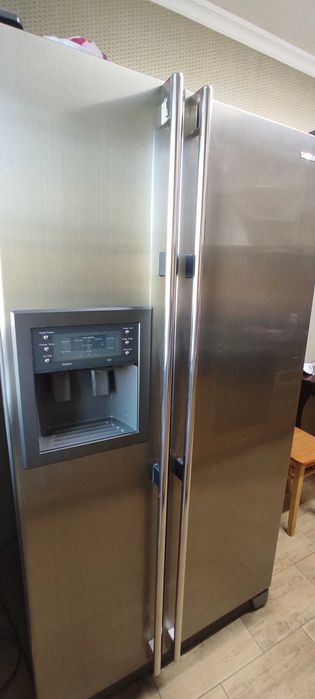 Холодильник двухдверный SAMSUNG RS21DGRS