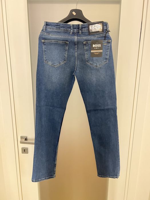 Уникален нов модел на Hugo Boss.Налична пълна серия размер от 32 до 40