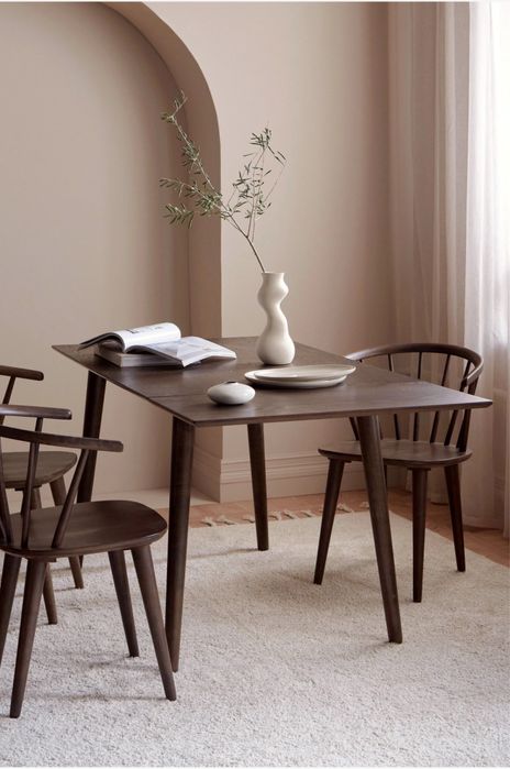 Хайтек столы и стулья , качество , стиль , надежность .