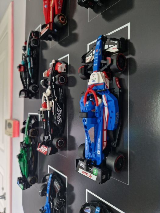 LEGO FORMULA 1 COLECTIE 10 masinute si  panou perete cu lumina LED RGB