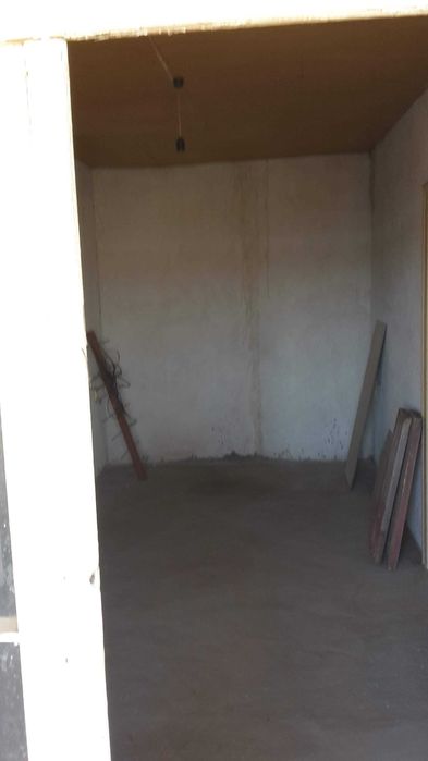 Продава двуетажна къща