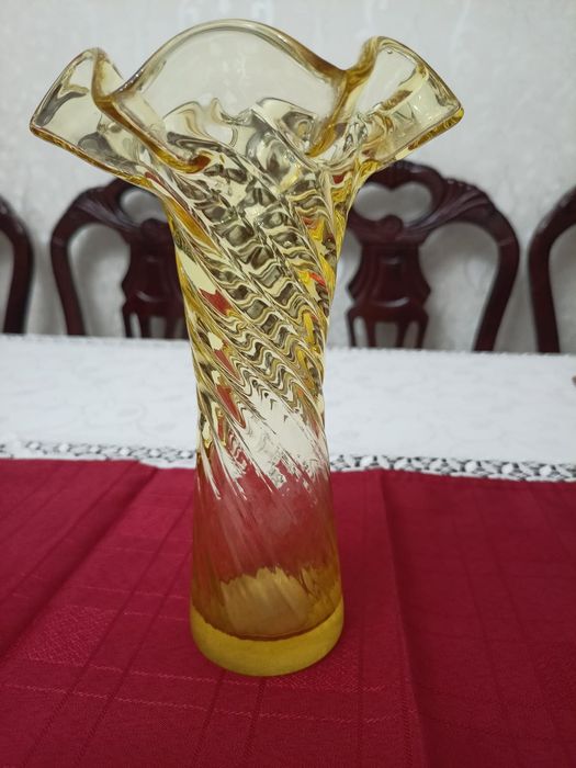 Винтажные вазы цветное стекло