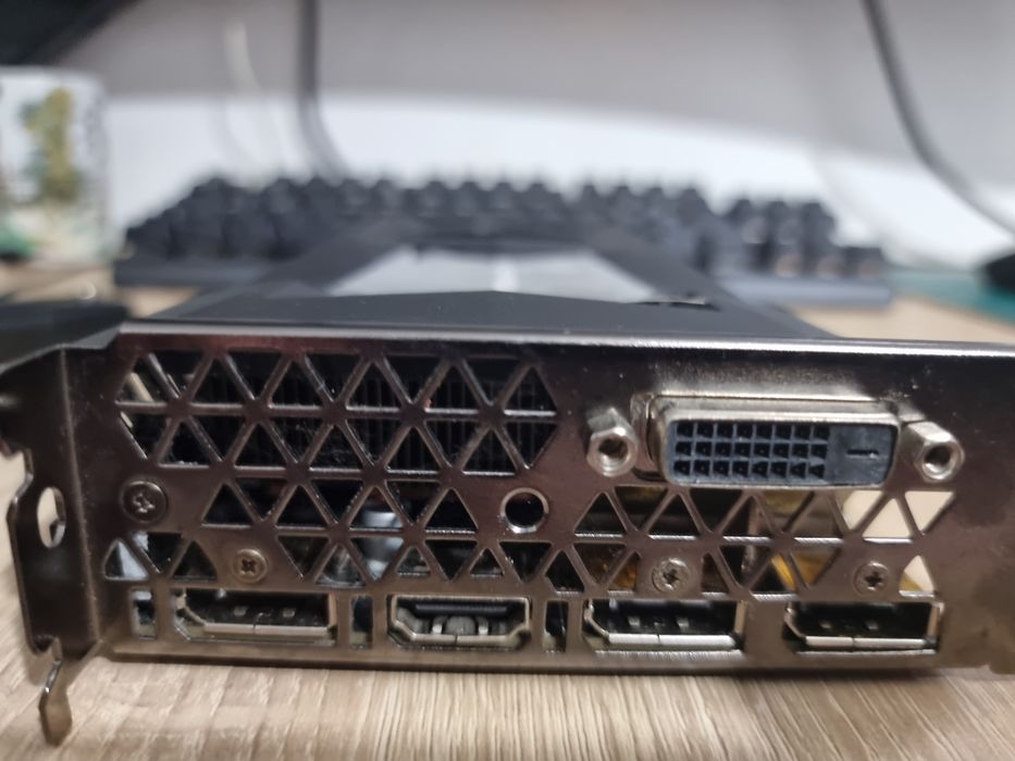 Placa video 1070 8gb DEFECTA