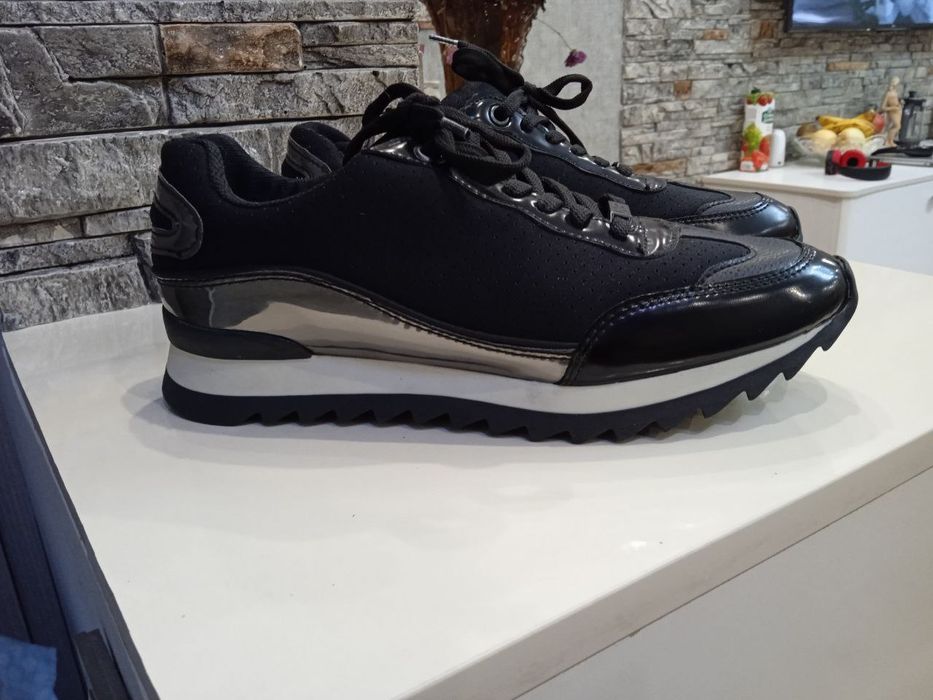 Кроссовки женские