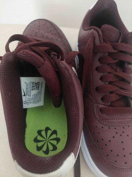 Дамски кожени маратонки Nike