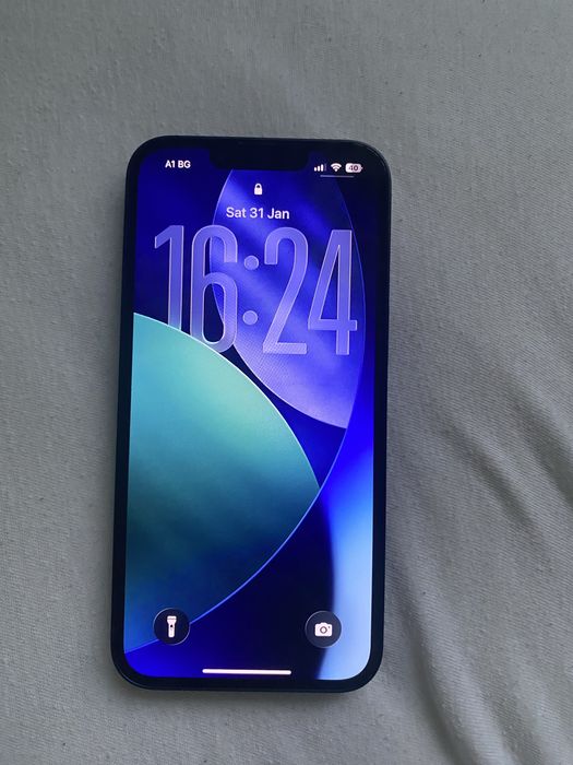 Продавам iPhone 13