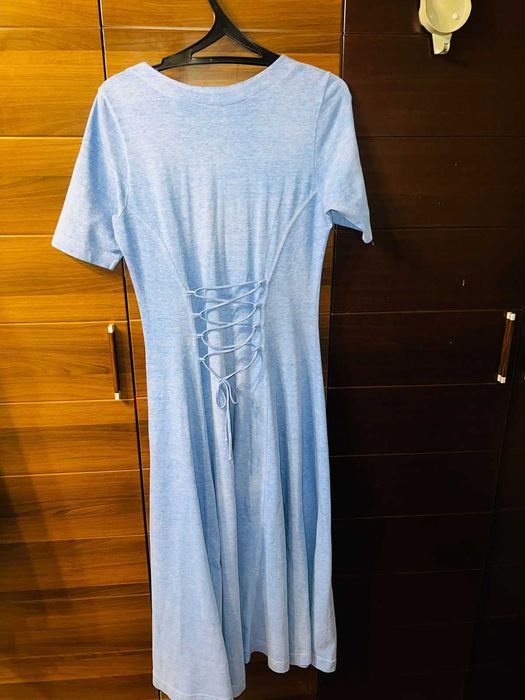 Летнее платье со шнуровкой