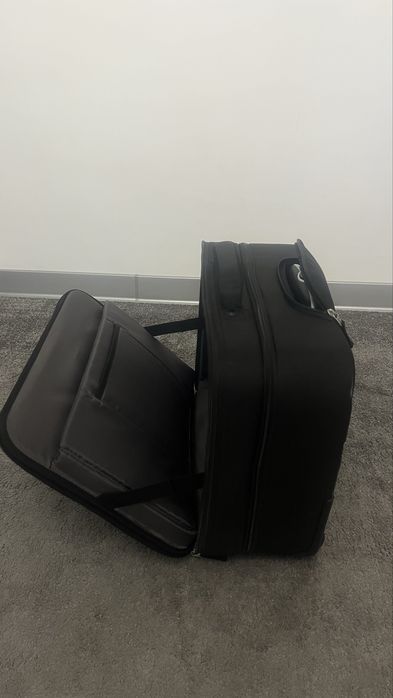 Troller Laptop Case Logic ANR-317 – Folosit de 2 Ori, Stare Perfect