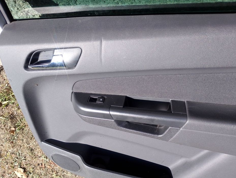 Vând piese pentru Opel Zafira 2011 1.7 diesel