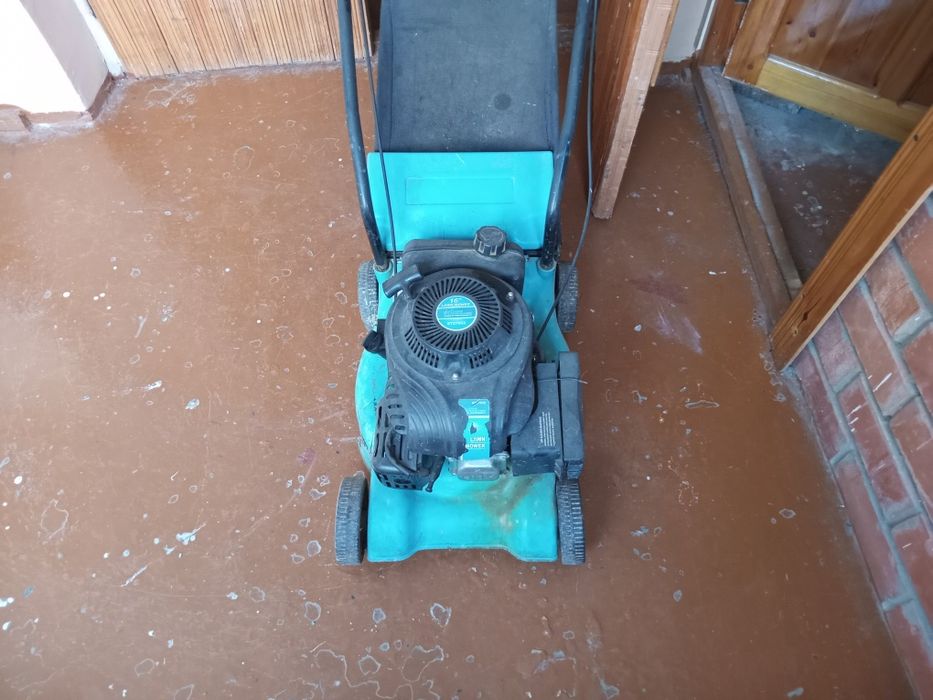 Газонокосилка для газона