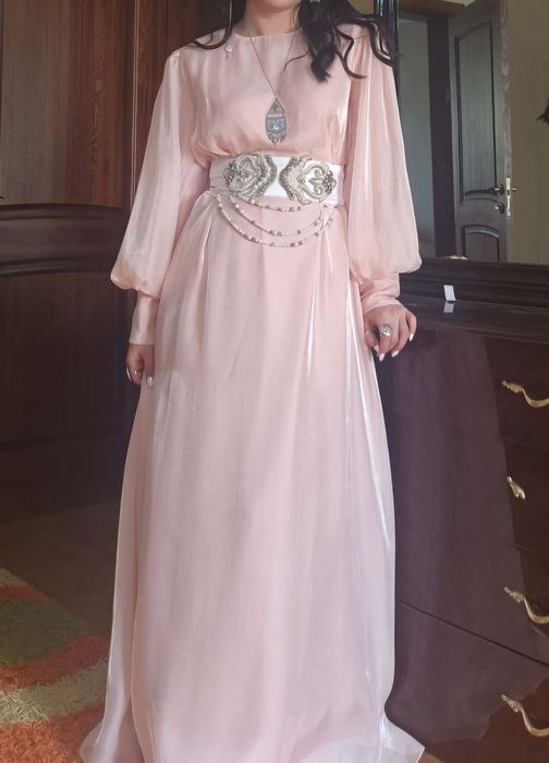 розовое макси платье