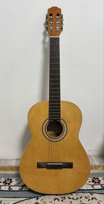 Продам гитару Adagio model KN39BR