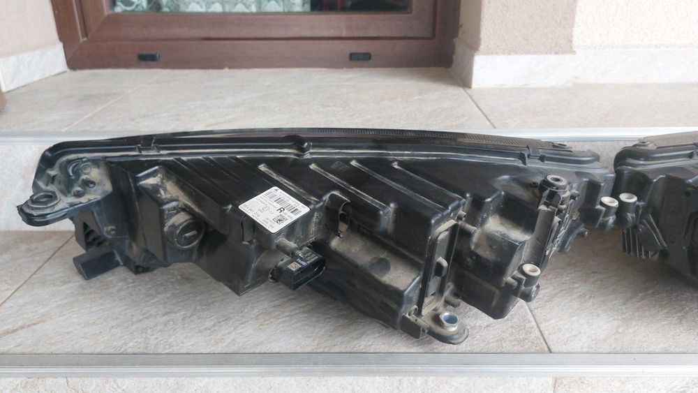 Far stanga / far dreapta led skoda octavia 4 din 2022